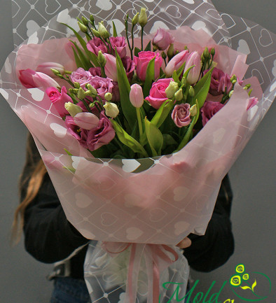 Букет с розовыми тюльпанами, эустомой и розами "Розовые сны" Фото 394x433